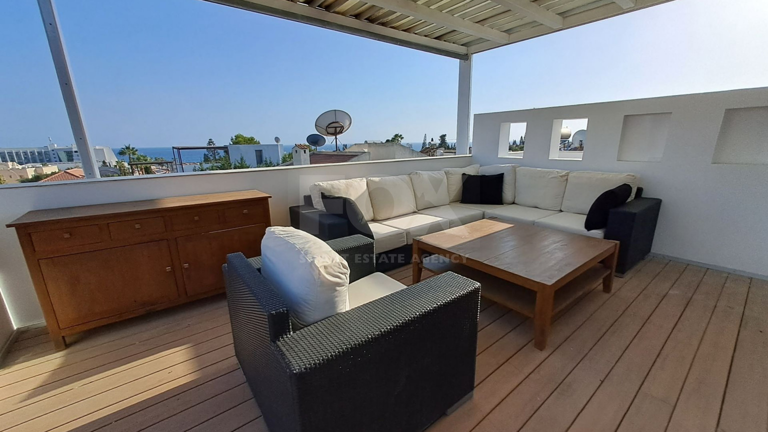 Four bedroom Villa by the sea with Private Pool in Pyrgos, Lemesos