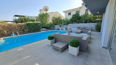 Four bedroom Villa by the sea with Private Pool in Pyrgos, Lemesos