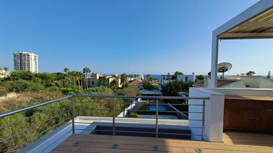 Four bedroom Villa by the sea with Private Pool in Pyrgos, Lemesos