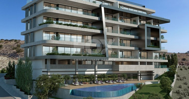 Spacious-Luxury Three Bedroom Plus studio, Top Floor  Apartment With Common Pool And Amazing View