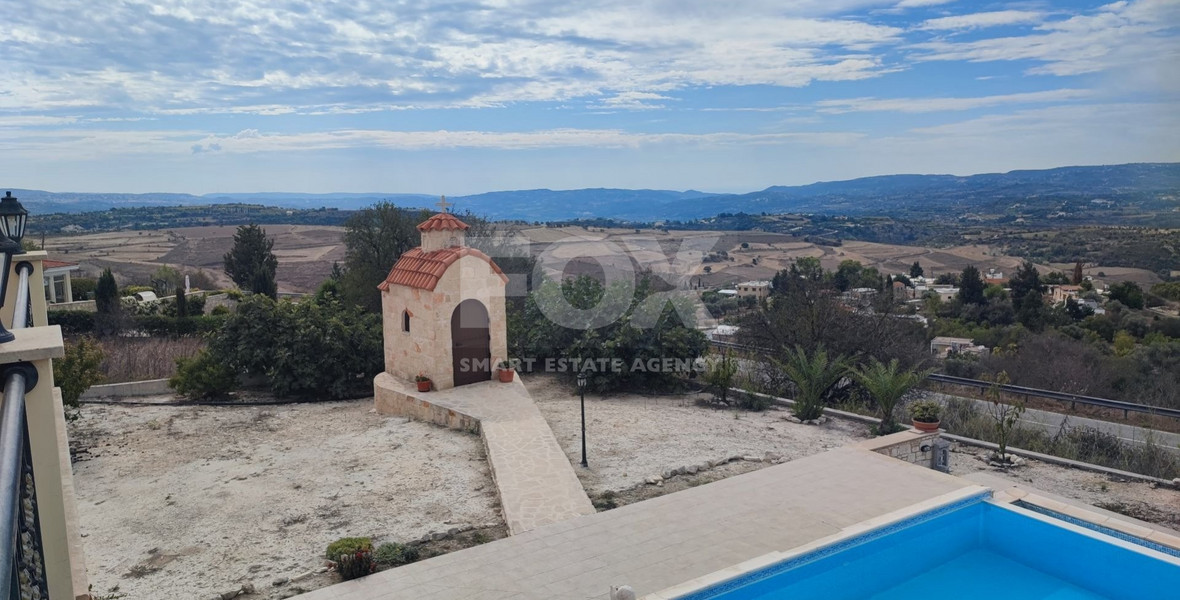Magnificent five bedroom villa with panoramic view