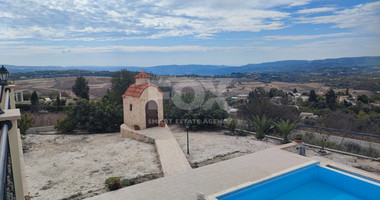Magnificent five bedroom villa with panoramic view