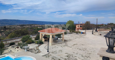 Magnificent five bedroom villa with panoramic view