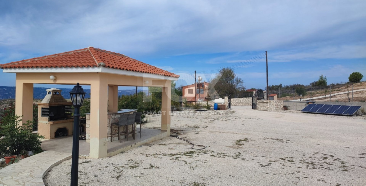 Magnificent five bedroom villa with panoramic view