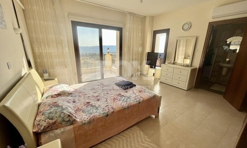 Magnificent five bedroom villa with panoramic view