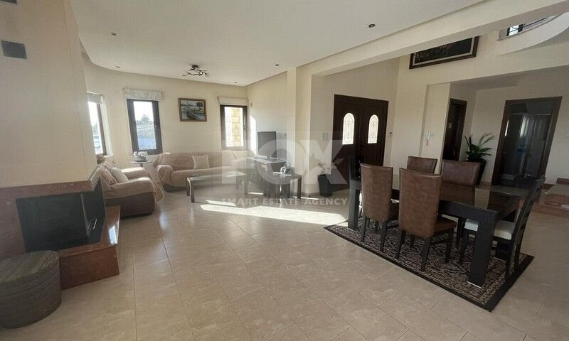 Magnificent five bedroom villa with panoramic view