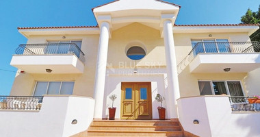 SPACIOUS THREE BEDROOM VILLA WITH ANNEX