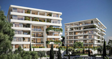Three bedroom deluxe apartment on the fifth floor of a luxury complex in Kato Paphos for sale