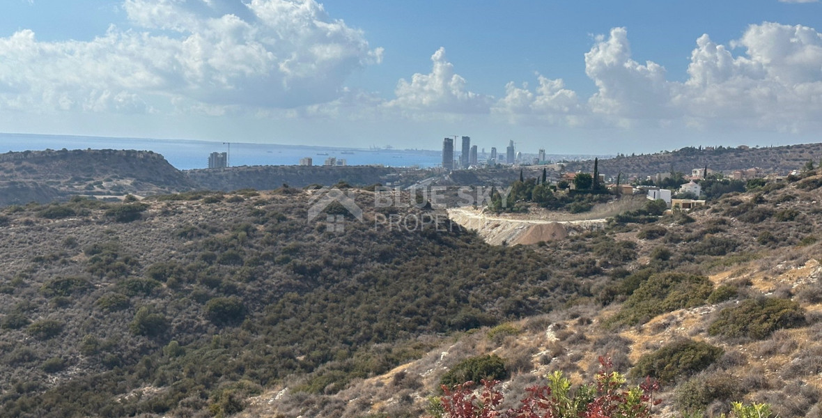 OUTSTANDING RESIDENTIAL LAND WITH PANORAMIC UNOBSTRUCTED SEA VIEWS  360 DEGREES.