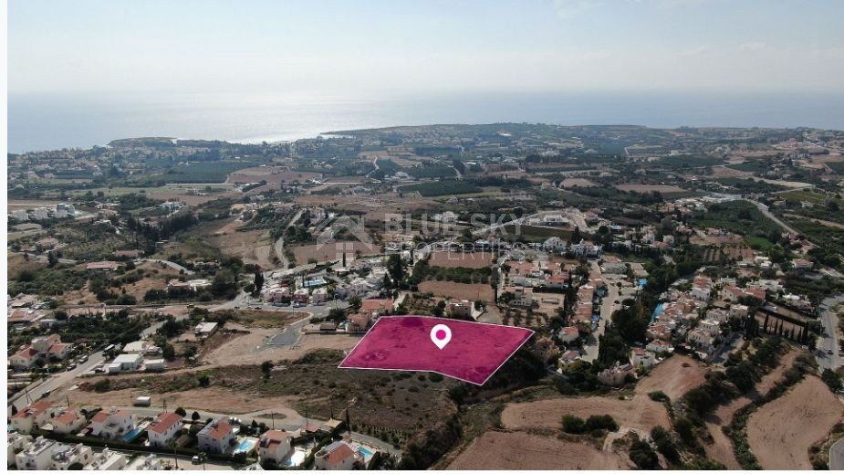 Residential field in Peyia