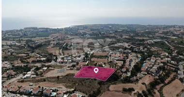 Residential field in Peyia