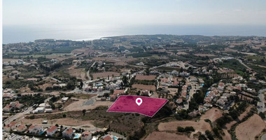 Residential field in Peyia