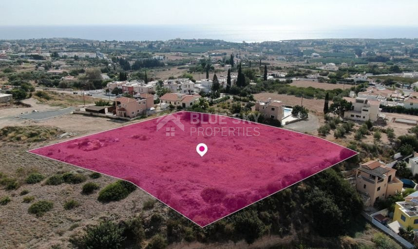 Residential field in Peyia