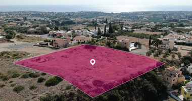 Residential field in Peyia