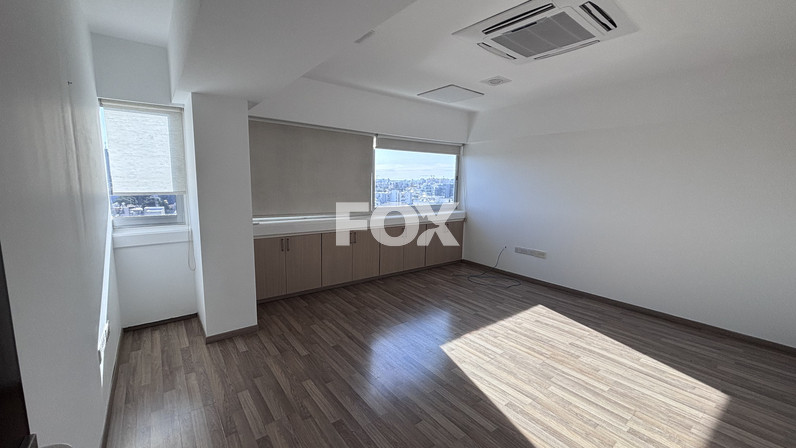 Office 100 m² for rent in Agia Zoni, Limassol, Cyprus