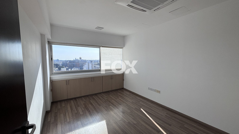 Office 100 m² for rent in Agia Zoni, Limassol, Cyprus