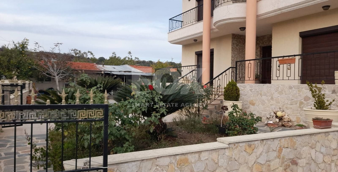 Luxury villa in 2379sqm land in Limnatis, Limassol