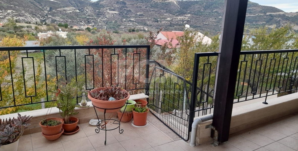 Luxury villa in 2379sqm land in Limnatis, Limassol