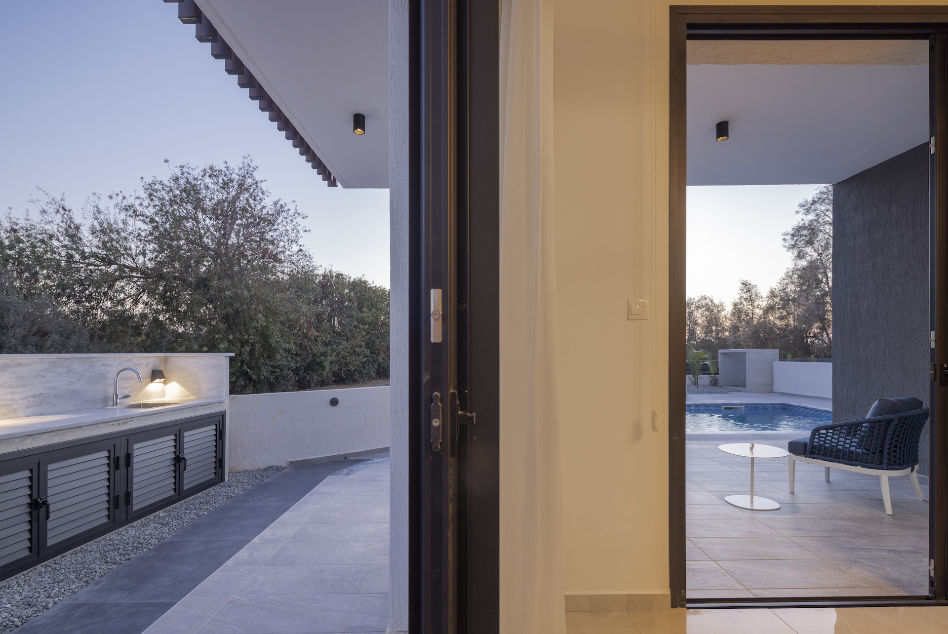 Mieszkanie 4 pokoi 196 m² Chloraka, Cypr