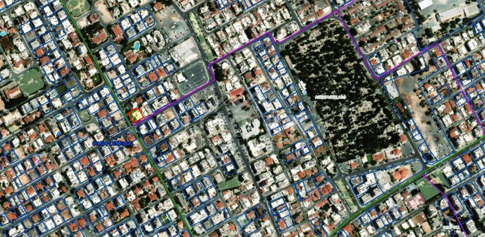 Building for sale in the PRIME locaction of Limassol offering 4 whole floor 3 bedroom apartments and 2 shops