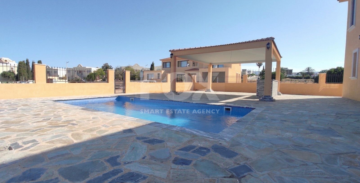 Four bedroom luxury villas with roof garden in a privileged area  in Chloraka