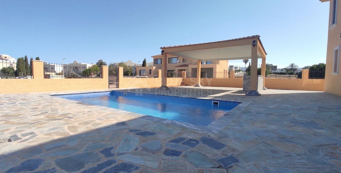 Four bedroom luxury villas with roof garden in a privileged area  in Chloraka