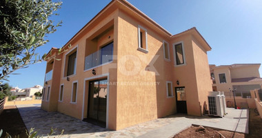 Four bedroom luxury villas with roof garden in a privileged area  in Chloraka