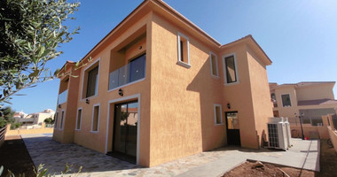 Four bedroom luxury villas with roof garden in a privileged area  in Chloraka