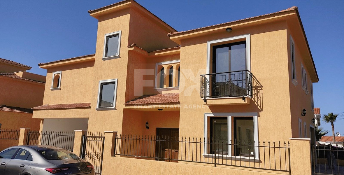 Four bedroom luxury villas with roof garden in a privileged area  in Chloraka