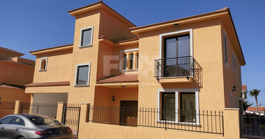 Four bedroom luxury villas with roof garden in a privileged area  in Chloraka