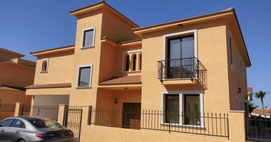 Four bedroom luxury villas with roof garden in a privileged area  in Chloraka