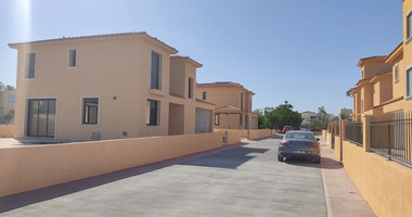 Four bedroom luxury villas with roof garden in a privileged area  in Chloraka