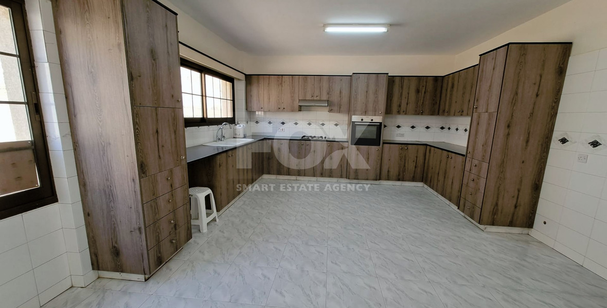 Three bedroom upper house for rent in Agia Fylaxi, Lemesos