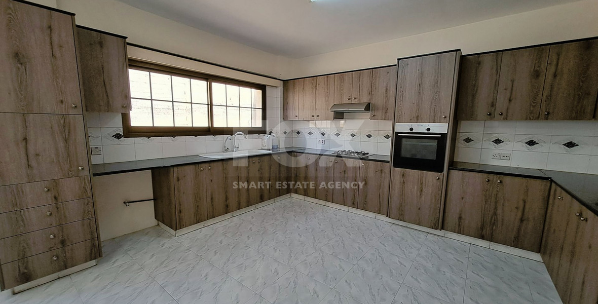 Three bedroom upper house for rent in Agia Fylaxi, Lemesos