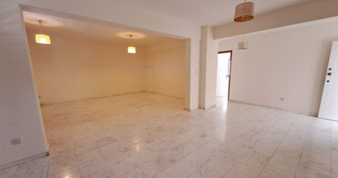 Three bedroom upper house for rent in Agia Fylaxi, Lemesos