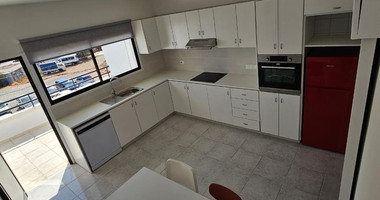 Three bedroom renovated apartment for rent in Kato Polemidia
