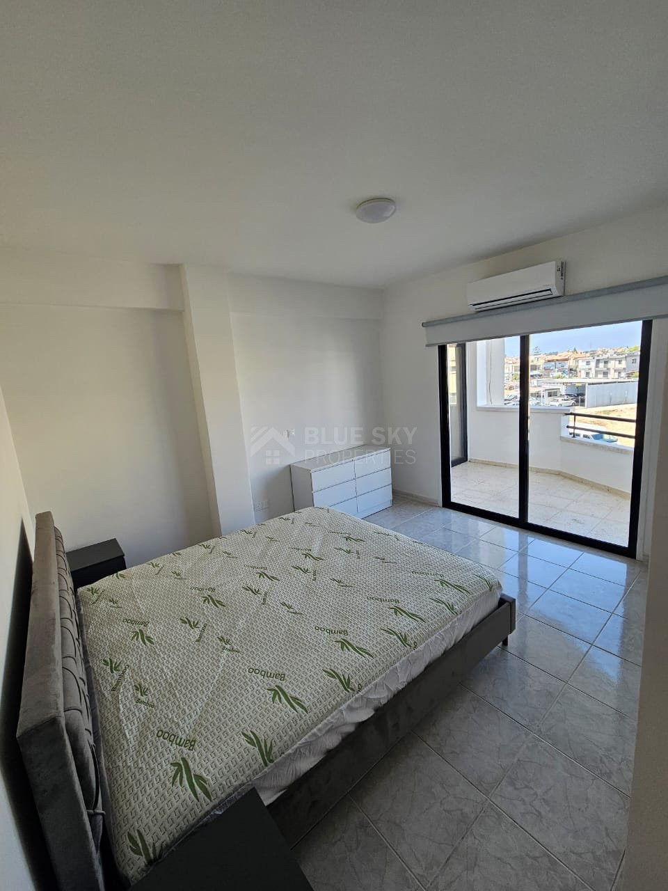 Three bedroom renovated apartment for rent in Kato Polemidia