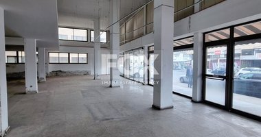 Showroom on main commercial Avenue 440m² internal and 586m² plot with parking.