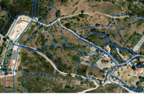 RESIDENTIAL PLOT OF 2,676M² READY FOR BUILDING OR DIVIDING INTO PLOTS