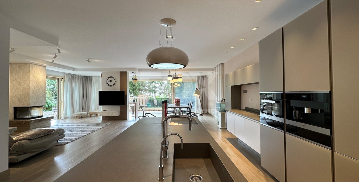 LUXURY FIVE BEDROOM VILLA FOR RENT 20 METRES FROM THE SEA IN THE AMATHOUNDA AREA OF LIMASSOL