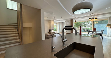 LUXURY FIVE BEDROOM VILLA FOR RENT 20 METRES FROM THE SEA IN THE AMATHOUNDA AREA OF LIMASSOL