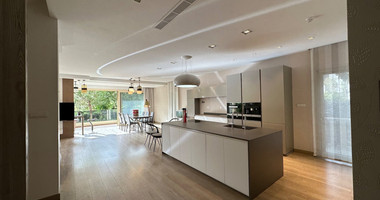 LUXURY FIVE BEDROOM VILLA FOR RENT 20 METRES FROM THE SEA IN THE AMATHOUNDA AREA OF LIMASSOL