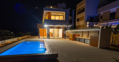 Luxury 5 bedroom villa with swimming pool in Agios Tychonas.