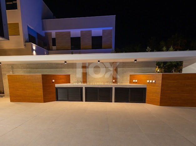 Luxury 5 bedroom villa with swimming pool in Agios Tychonas.