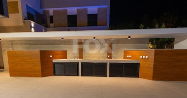 Luxury 5 bedroom villa with swimming pool in Agios Tychonas.