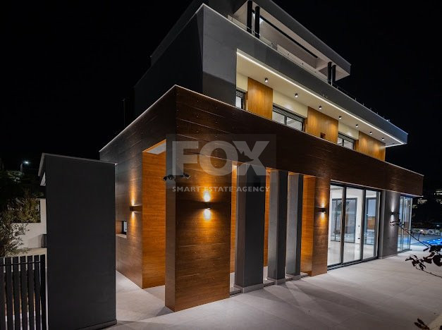 Luxury 5 bedroom villa with swimming pool in Agios Tychonas.