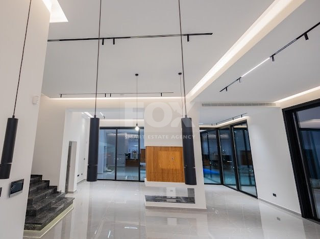 Luxury 5 bedroom villa with swimming pool in Agios Tychonas.