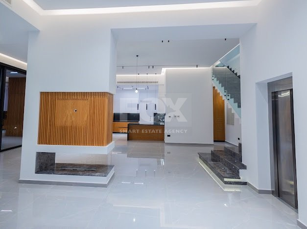 Luxury 5 bedroom villa with swimming pool in Agios Tychonas.