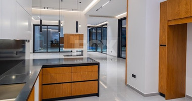 Luxury 5 bedroom villa with swimming pool in Agios Tychonas.