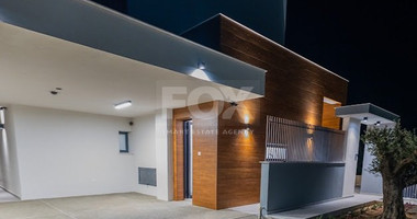 Luxury 5 bedroom villa with swimming pool in Agios Tychonas.